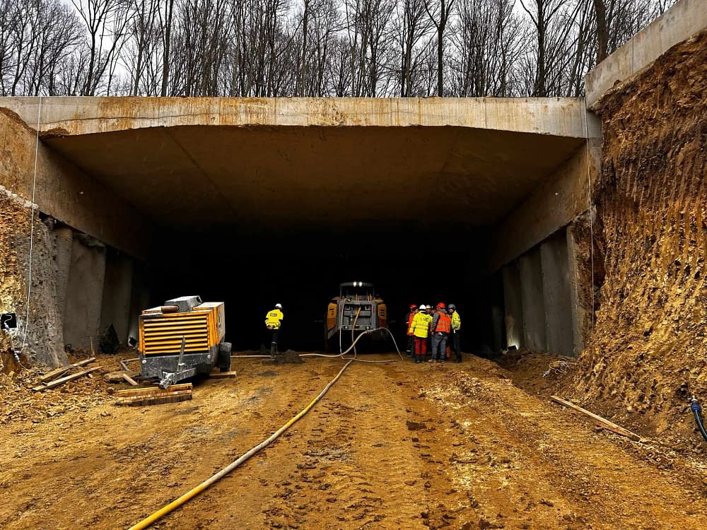 Lucrări la noile tuneluri, Sursa: CNAIR. 