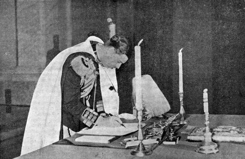 Regele Carol II și Constituția din 1938. FOTO: arhivă