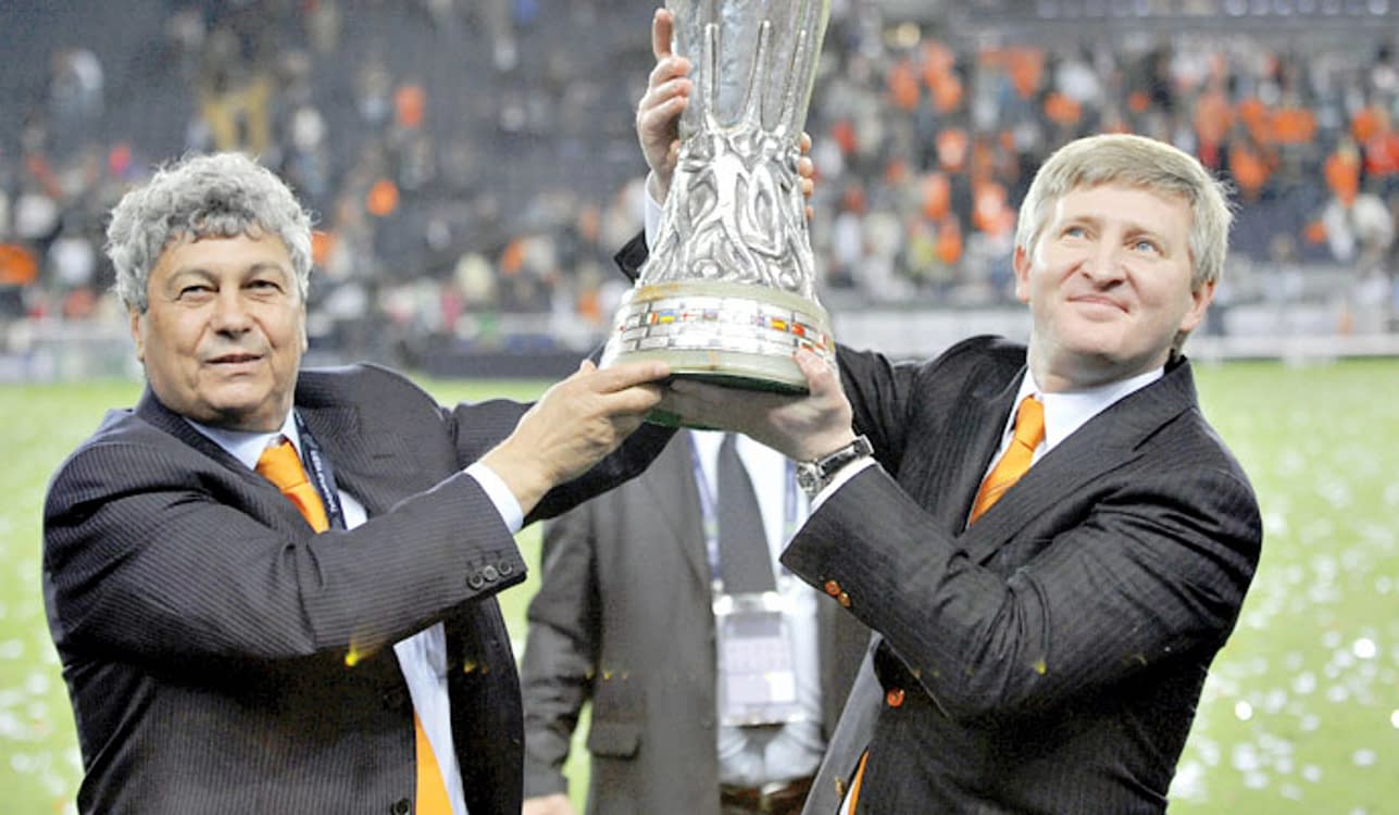 Mircea Lucescu și Rinat Ahmetov, în 2009, când Șahtior a câștigat Cupa UEFA. Foto Arhivă