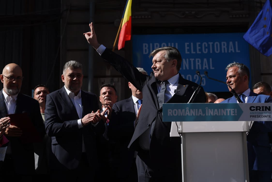 CCR a respins contestațiile împotriva candidaturii lui Crin Antonescu Foto:  Inquam Photos/George 