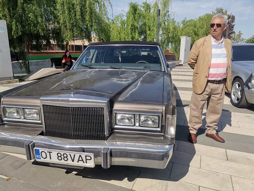 Lincoln Town Car 1988, o mașină asociată cu luxul american FOTO. Alina Mitran
