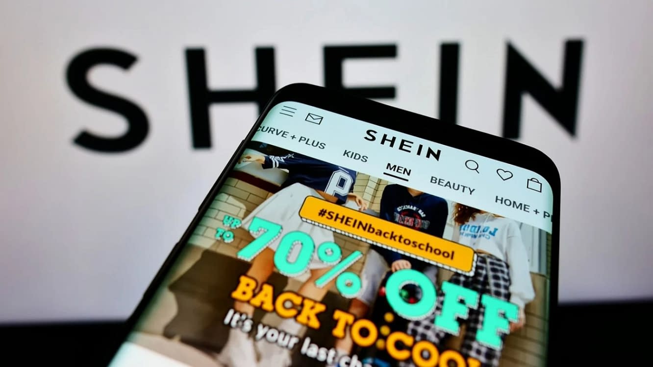 Platforma Shein deschisă pe un telefon