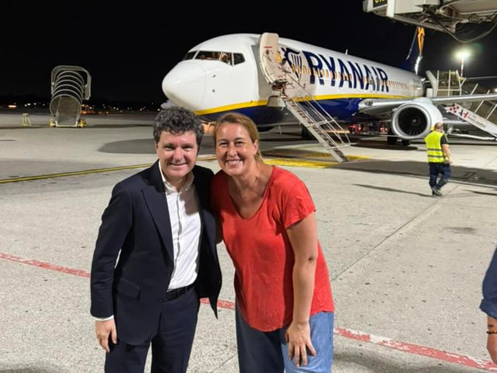 Nicușor Dan, surprins într-un zbor spre Milano/FOTO: Facebook