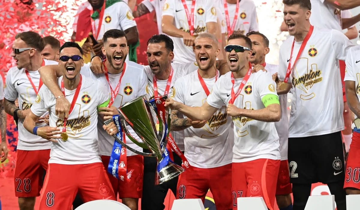 FCSB câștigă trofeu după trofeu. Foto Facebook