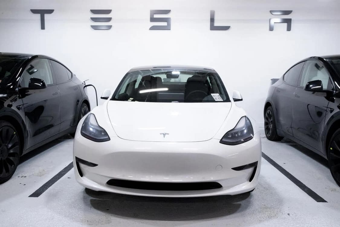Prima Tesla complet autonomă s-a condus singură până la noul proprietar FOTO EPA EFE