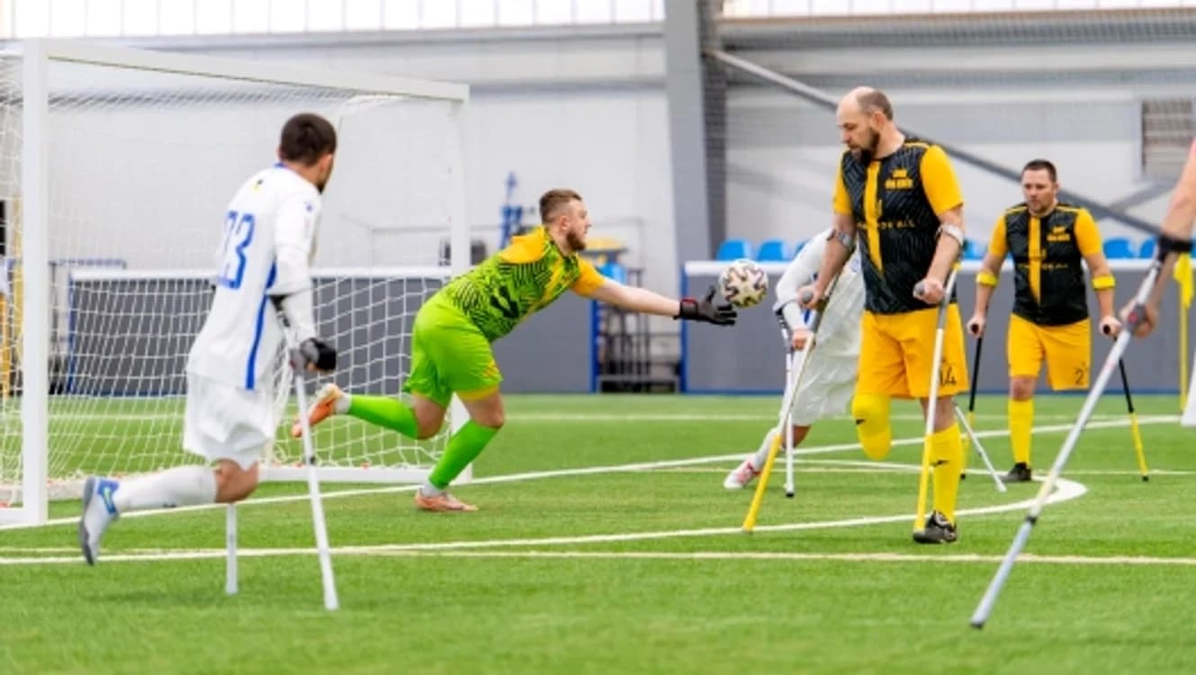 Fotbal jucat de persoane cu membre amputate