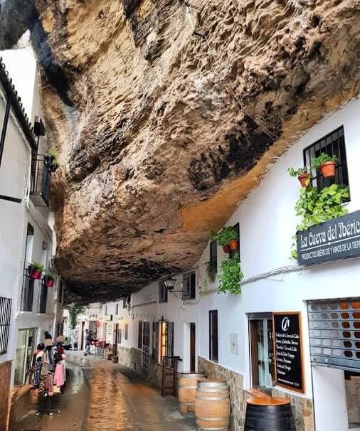 Setenil de las Bodegas, oraș din Spania FOTO: X