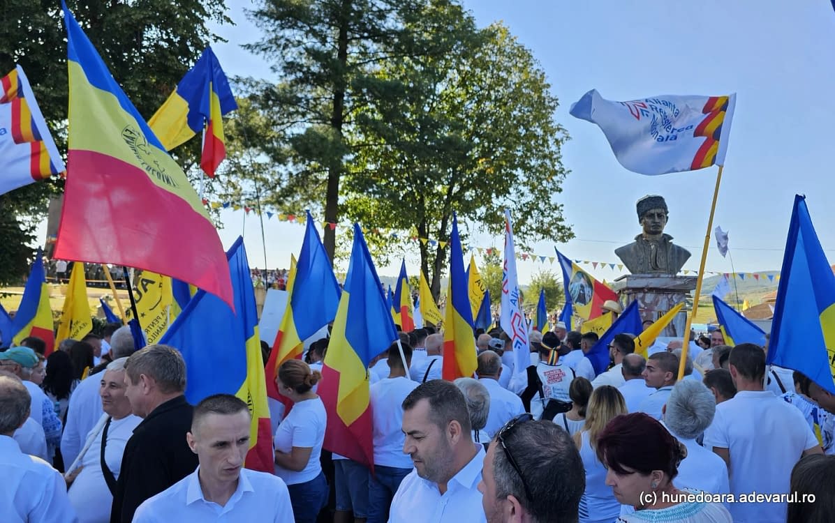 Țebea a devenit adesea un loc al defilărilor cu substrat politic. Foto: Daniel Guță