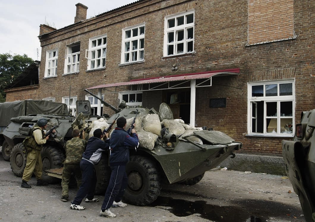 Grupul înarmat de terorişti a luat ostatici peste 1.100 de elevi şi profesori FOTO: Getty