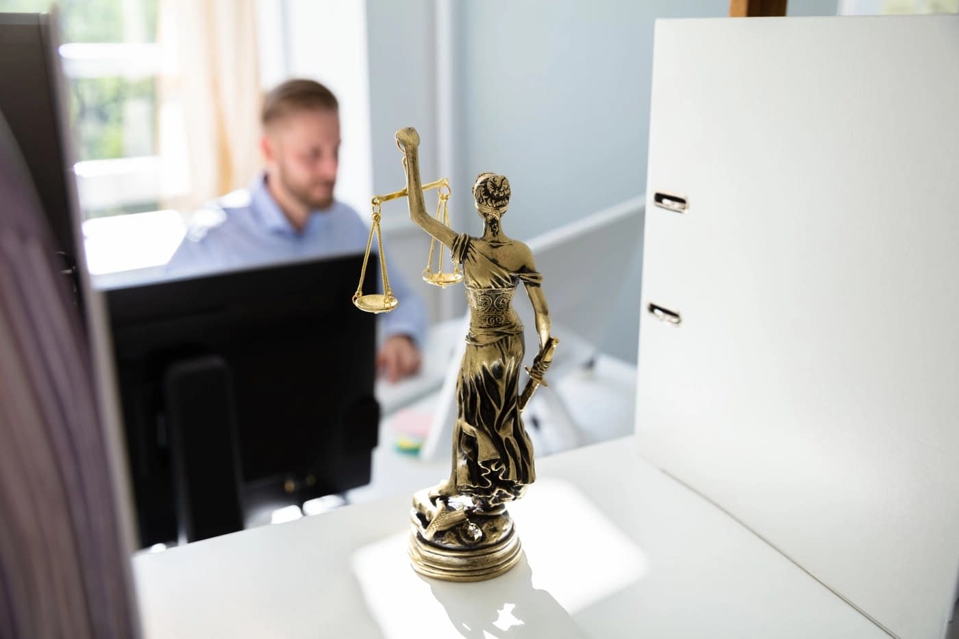 Proces bizar în instanță: Diana Șoșoacă, Ministerul Justiției, procurorul general al României, Ambasada SUA și televiziuni, pârâte în același dosar Proces bizar în instanță: Diana Șoșoacă, Ministerul Justiției, procurorul general al României, Ambasada SUA și televiziuni, pârâte în același dosar