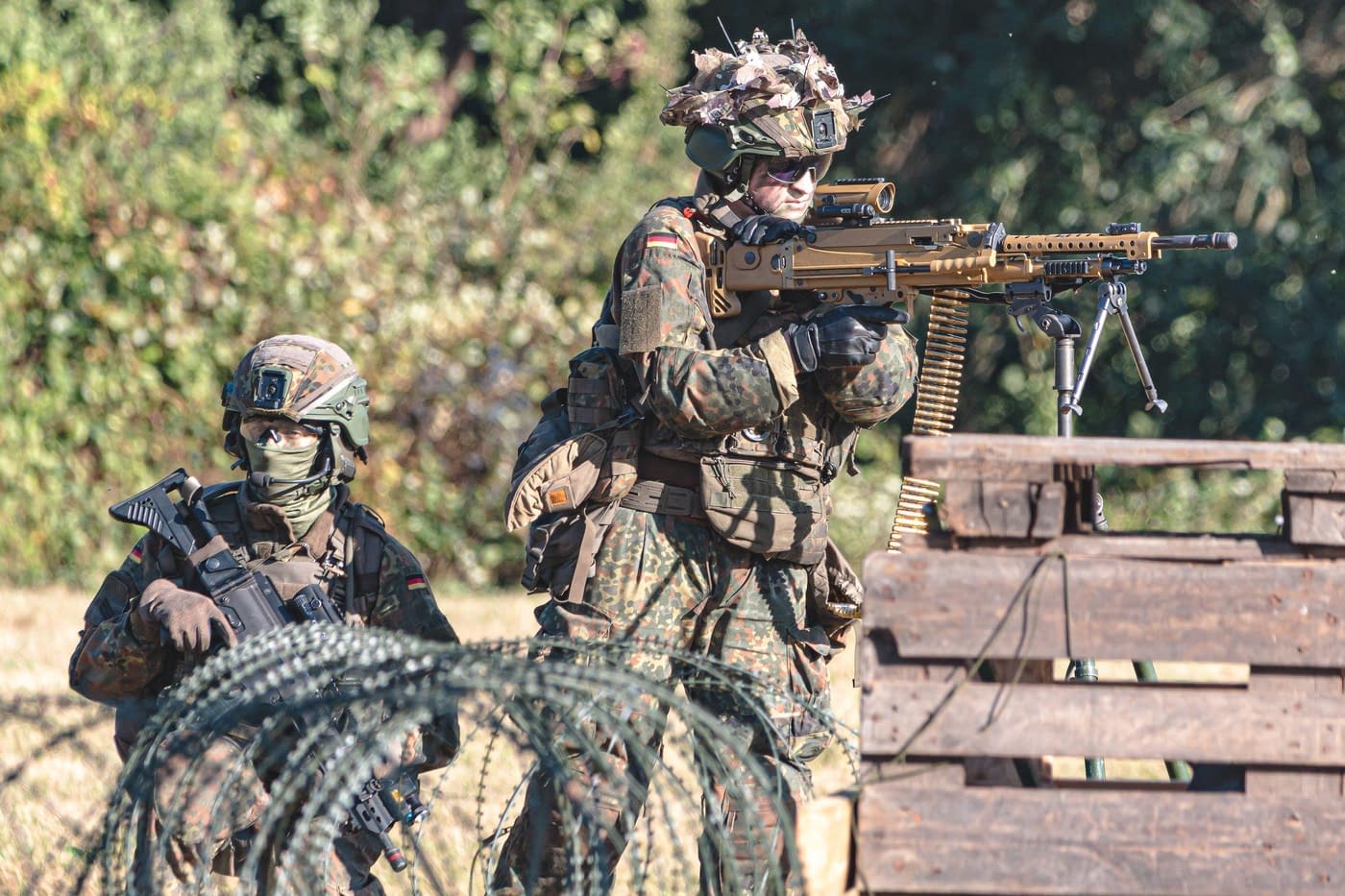 Scene de neînțeles la un exercițiu al Bundeswehrului. Polițiștii au început să tragă asupra soldaților germani care simulau un atac împotriva NATO Scene de neînțeles la un exercițiu al Bundeswehrului. Polițiștii au început să tragă asupra soldaților germani care simulau un atac împotriva NATO