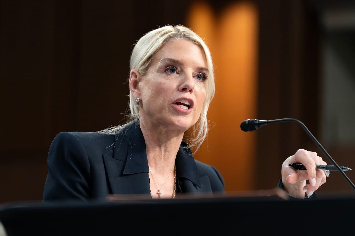 VIDEO Audiere aprinsă în Congresul SUA: Procuroarea generală Pam Bondi apără cu virulență anchetele lansate împotriva adversarilor lui Trump VIDEO Audiere aprinsă în Congresul SUA: Procuroarea generală Pam Bondi apără cu virulență anchetele lansate împotriva adversarilor lui Trump