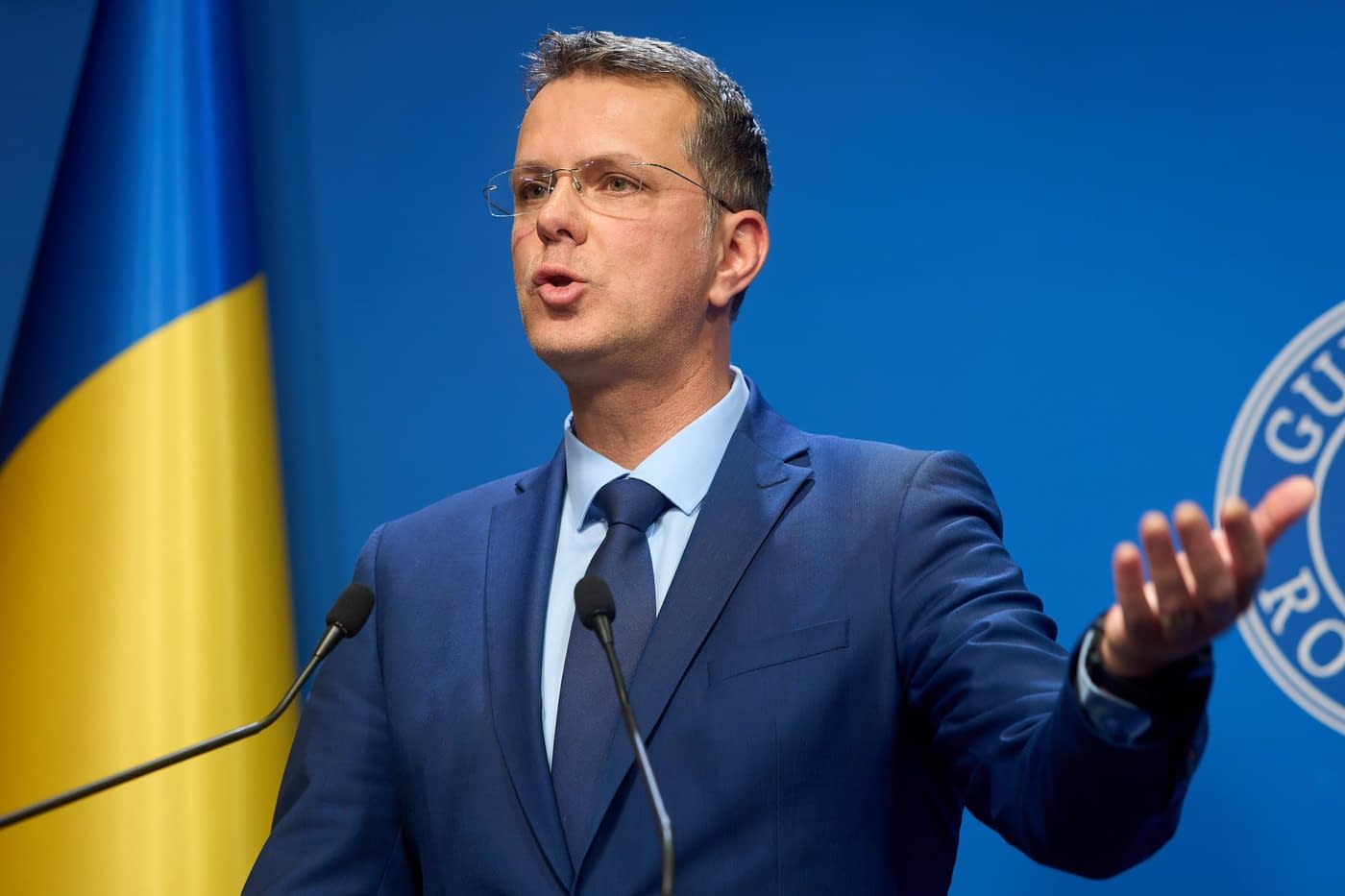 Ministrul Apărării spune că discuția coaliției despre salariile militarilor „nu s-a tranșat în niciun fel”. „S-ar putea să ne trezim vecini cu Putin” Ministrul Apărării spune că discuția coaliției despre salariile militarilor „nu s-a tranșat în niciun fel”. „S-ar putea să ne trezim vecini cu Putin”