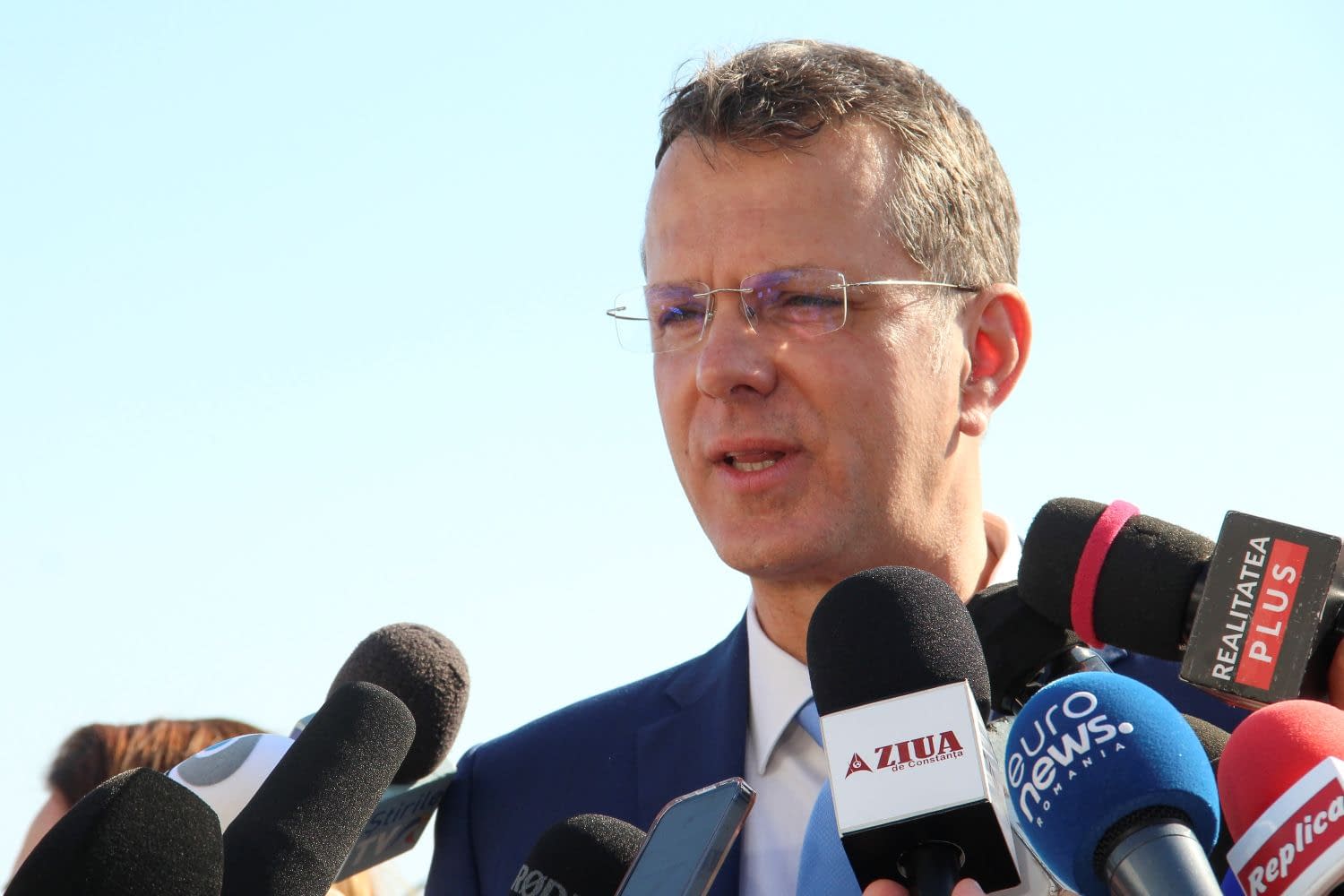 România nu va intra în război, afirmă ministrul Apărării, care denunță că e „foarte multă dezinformare ce vine pe filieră rusească” România nu va intra în război, afirmă ministrul Apărării, care denunță că e „foarte multă dezinformare ce vine pe filieră rusească”