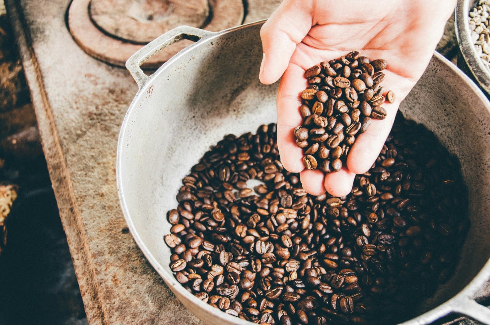 Furturile de cafea s-au înmulțit în SUA. Cum operează rețelele care păcălesc importatorii Furturile de cafea s-au înmulțit în SUA. Cum operează rețelele care păcălesc importatorii