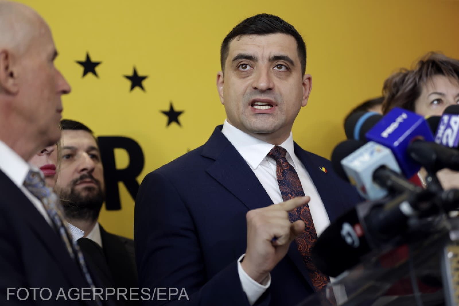 George Simion anunţă că „se vrea eliminarea” lui, într-un interviu cu Steve Bannon, fostul strateg-şef al lui Donald Trump