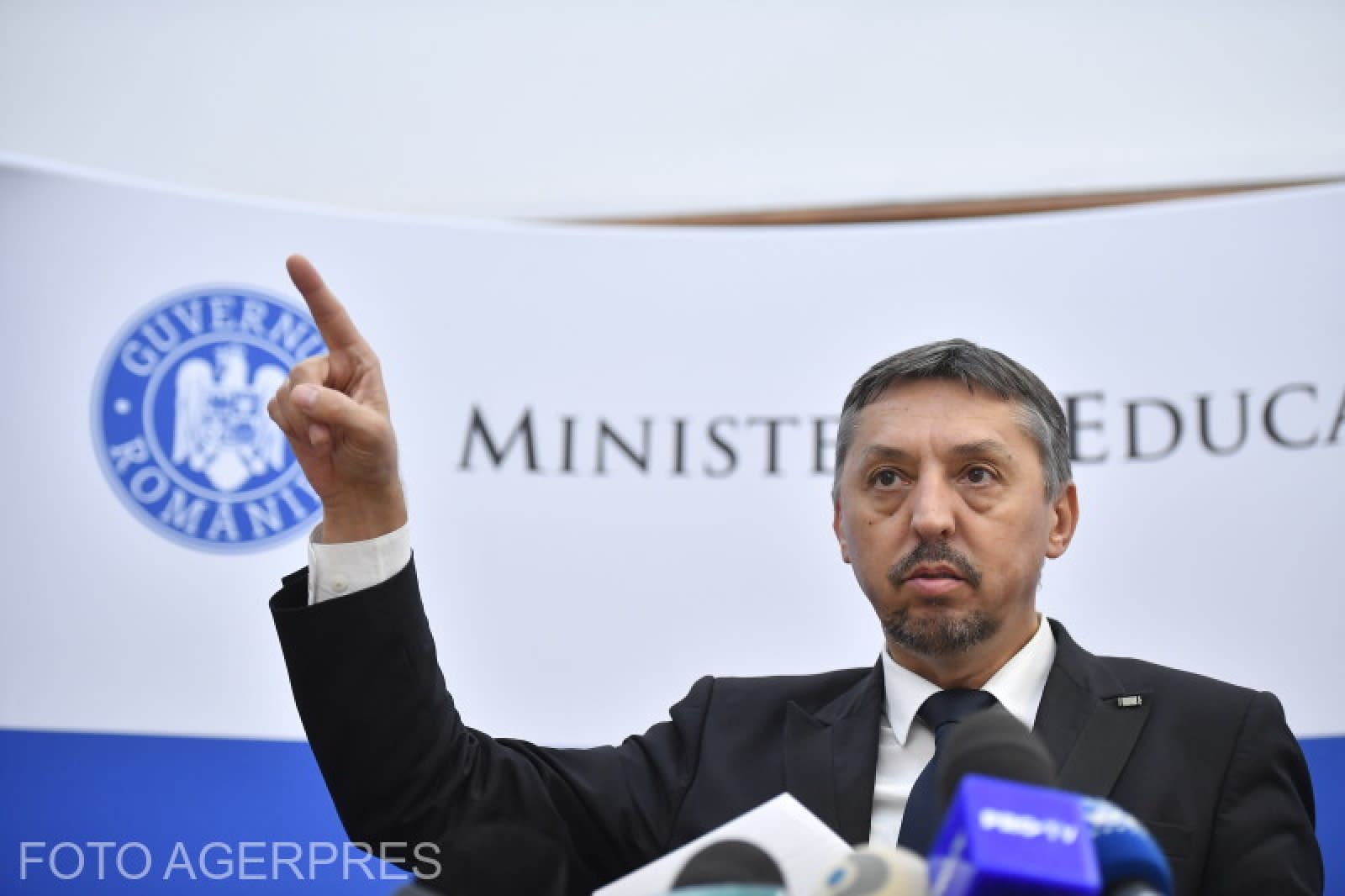 Ministrul Educaţiei, Daniel David, mesaj pentru profesori înainte de începerea anului şcolar Ministrul Educaţiei, Daniel David, mesaj pentru profesori înainte de începerea anului şcolar