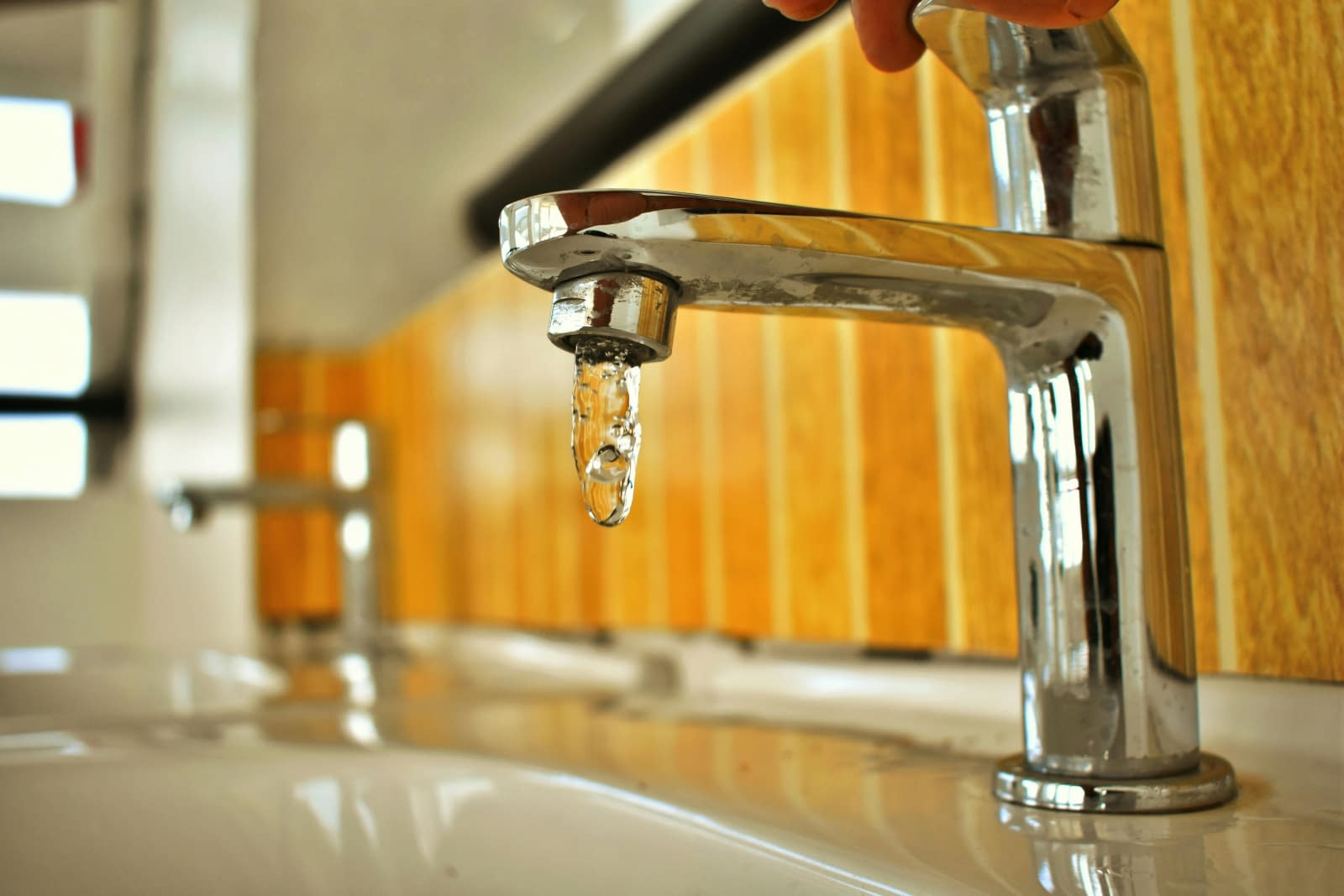 Cum poți reduce consumul de apă la jumătate fără să-ți schimbi stilul de viață Cum poți reduce consumul de apă la jumătate fără să-ți schimbi stilul de viață