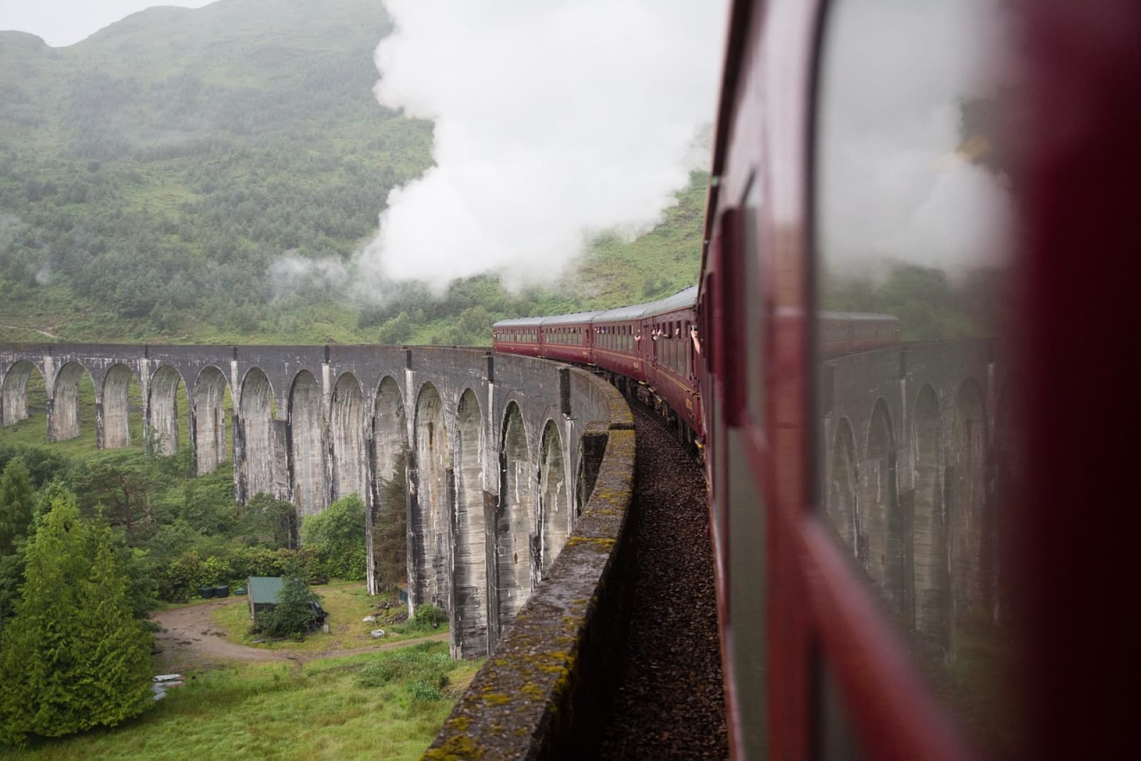 Kim Jong Un, în drum spre China cu un tren blindat care are 90 de vagoane. Pe drum, se va delecta cu vinuri franțuzești și homar proaspăt Kim Jong Un, în drum spre China cu un tren blindat care are 90 de vagoane. Pe drum, se va delecta cu vinuri franțuzești și homar proaspăt
