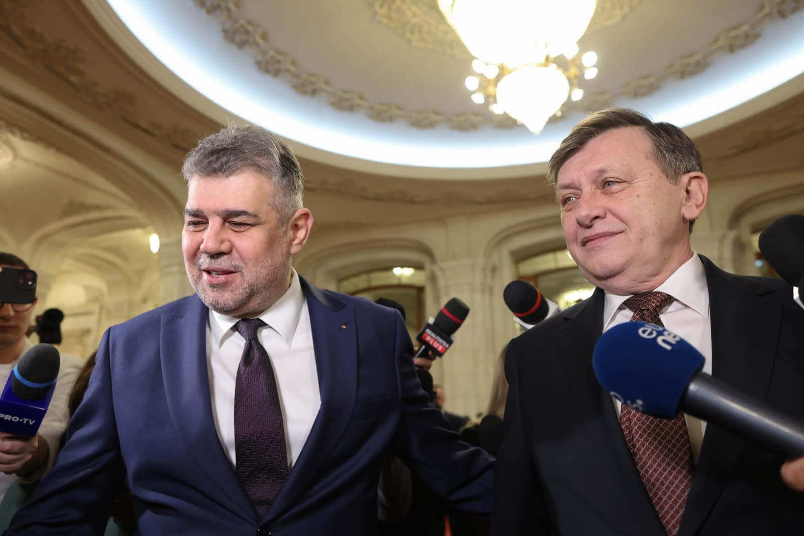 PSD l-a validat pe Crin Antonescu, cu majoritatea voturilor / LIVE. Premieră absolută în istoria PSD: Primul candidat la președinție din afara partidului PSD l-a validat pe Crin Antonescu, cu majoritatea voturilor / LIVE. Premieră absolută în istoria PSD: Primul candidat la președinție din afara partidului