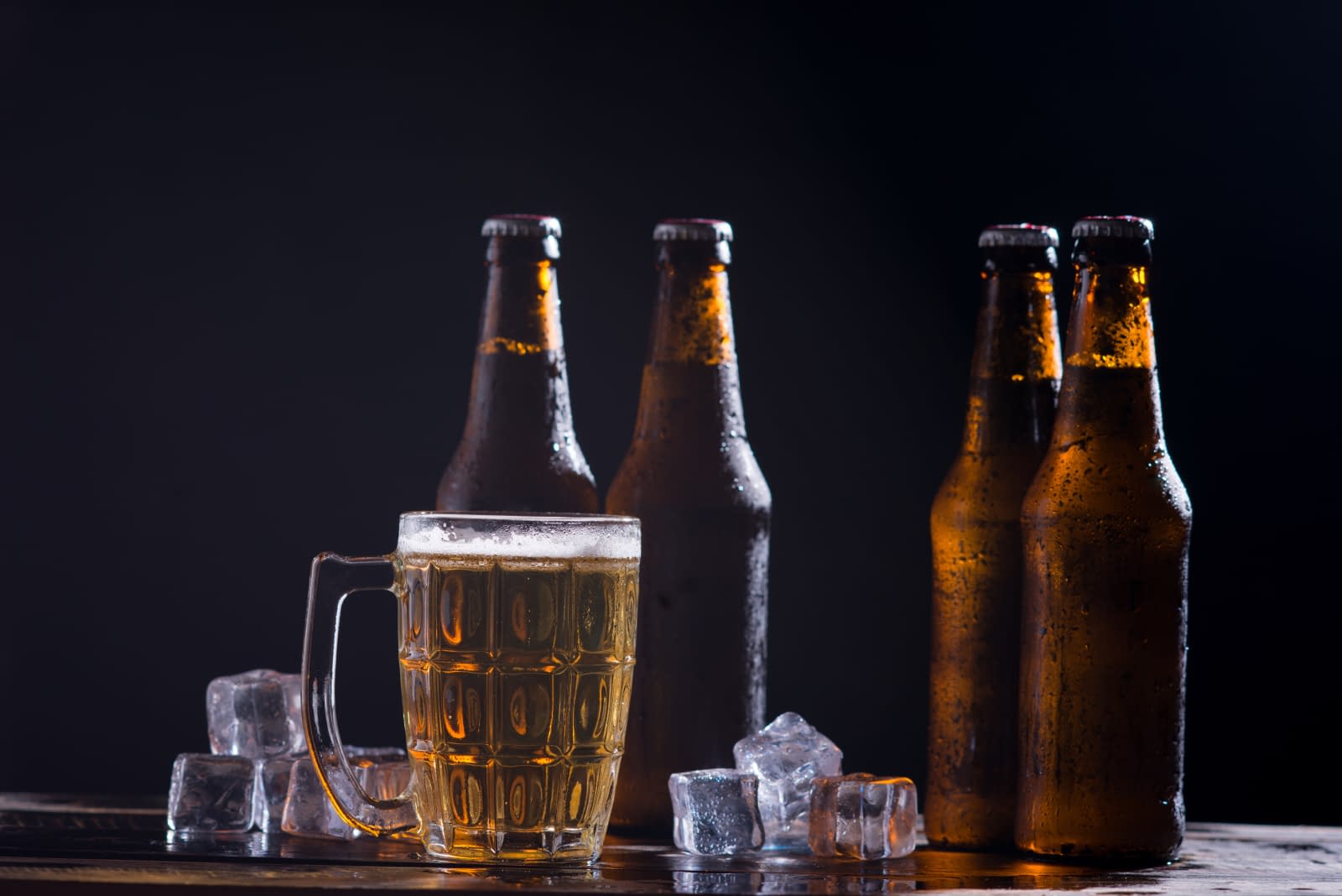 Ce se întâmplă cu dinții tăi dacă bei alcool