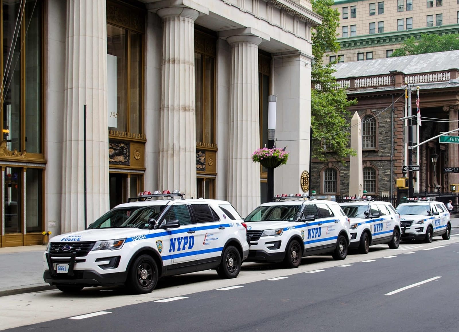 NYPD, criticat după ce a arestat un bărbat nevinovat identificat de AI. Nici măcar nu semăna cu suspectul NYPD, criticat după ce a arestat un bărbat nevinovat identificat de AI. Nici măcar nu semăna cu suspectul