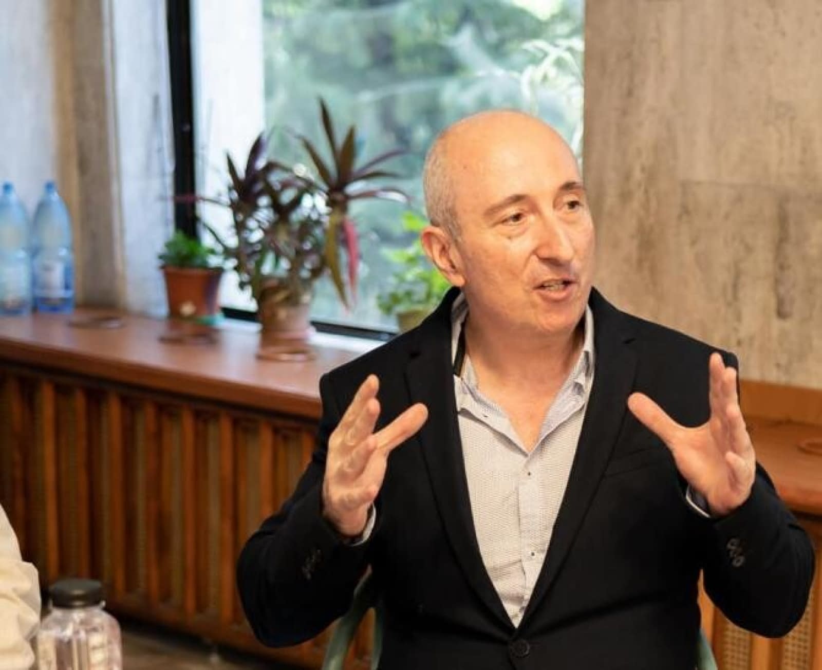 Prof. Ovidiu Pânișoară: În timp ce ne gândim la „eficientizări”, alții folosesc Mozart ca să economisească Prof. Ovidiu Pânișoară: În timp ce ne gândim la „eficientizări”, alții folosesc Mozart ca să economisească