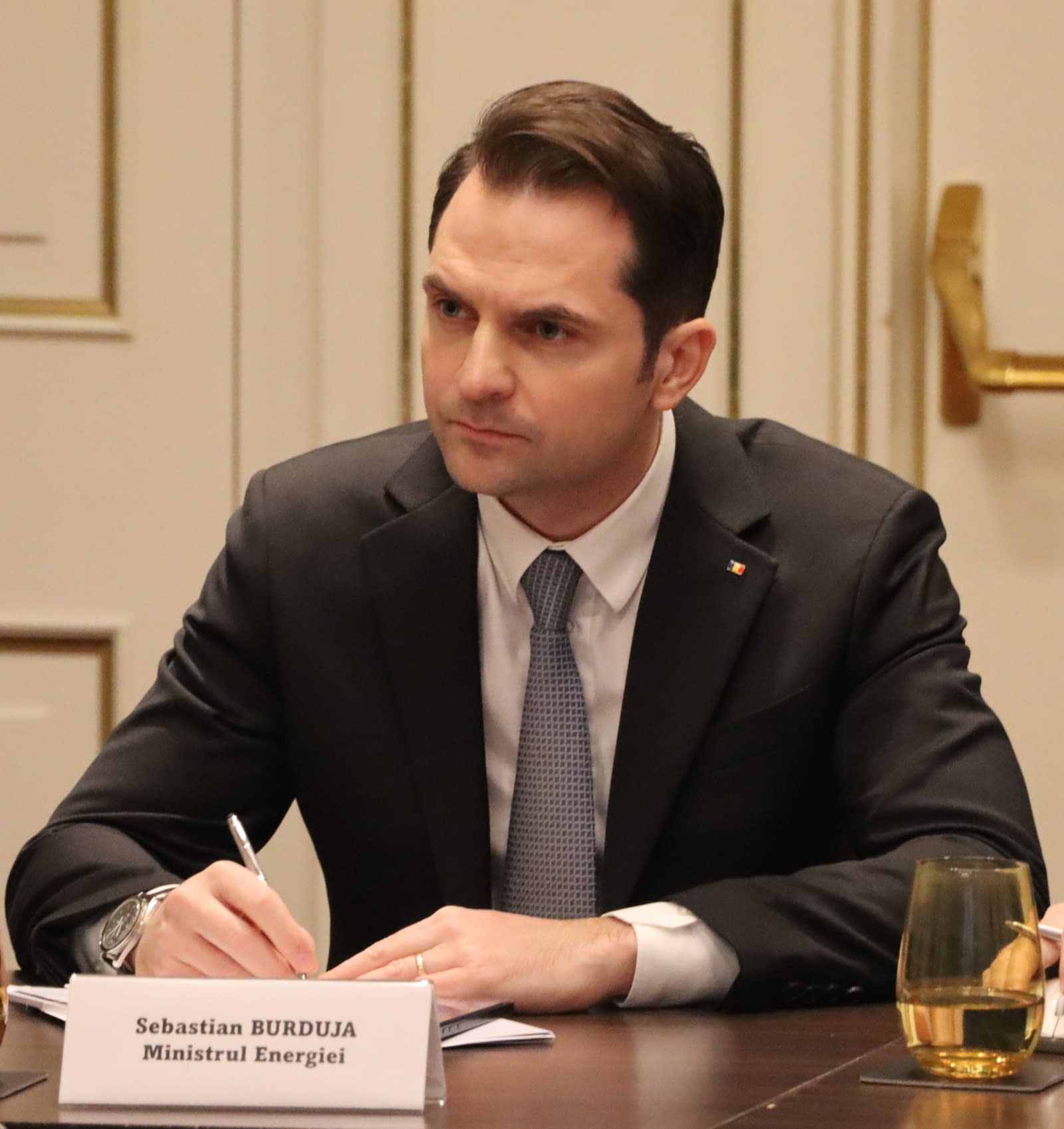 Mesajele uluitoare pe care Sebastian Burduja spune că le-a primit: „Nu îmi este frică și voi depune plângere penală” Mesajele uluitoare pe care Sebastian Burduja spune că le-a primit: „Nu îmi este frică și voi depune plângere penală”