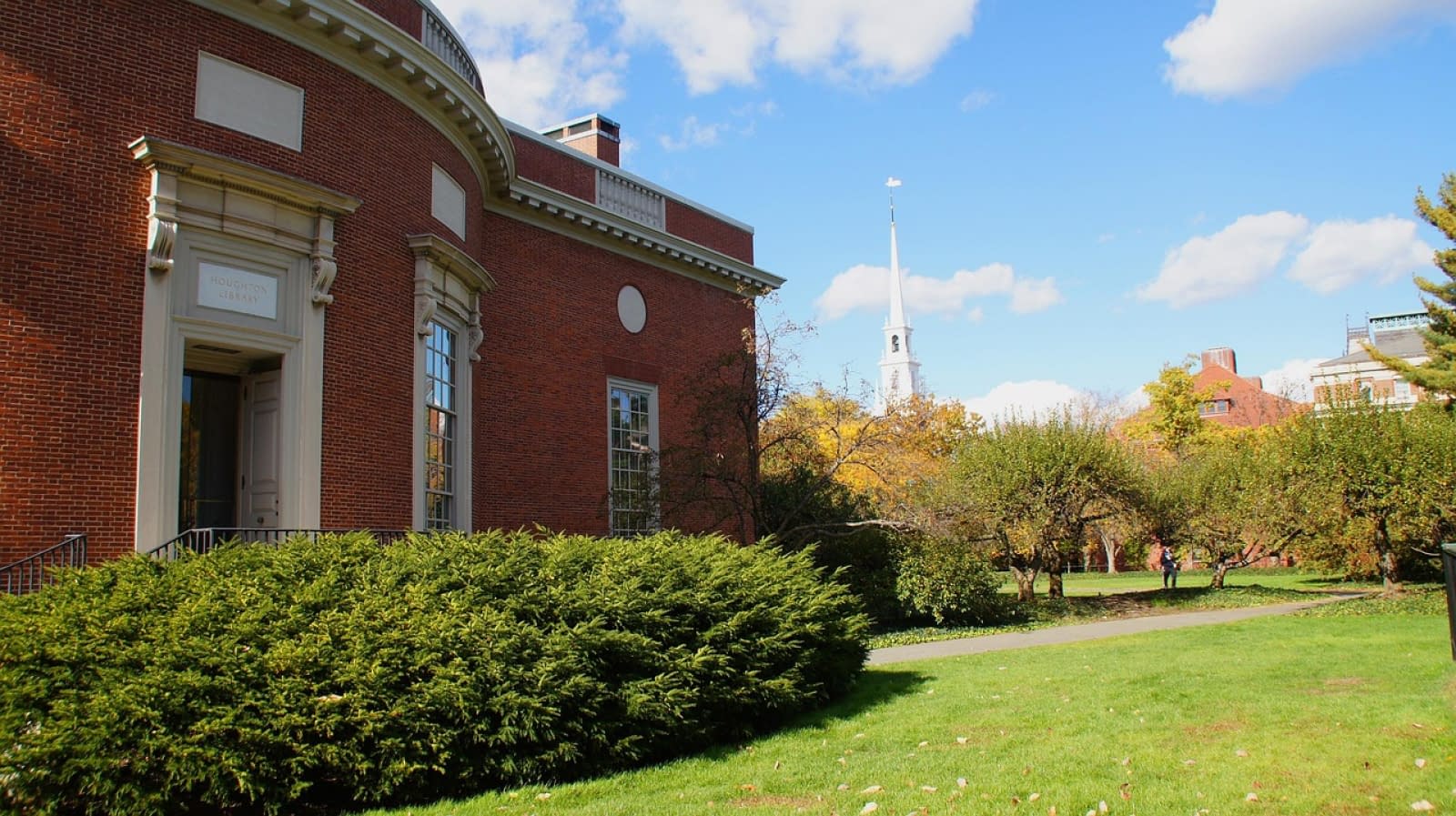 Studenții români de la Harvard trăiesc în incertitudine, după ce Trump a anunțat că îi vrea afară din Universitate. „Avem o teamă reală pentru viitorul nostru” Studenții români de la Harvard trăiesc în incertitudine, după ce Trump a anunțat că îi vrea afară din Universitate. „Avem o teamă reală pentru viitorul nostru”