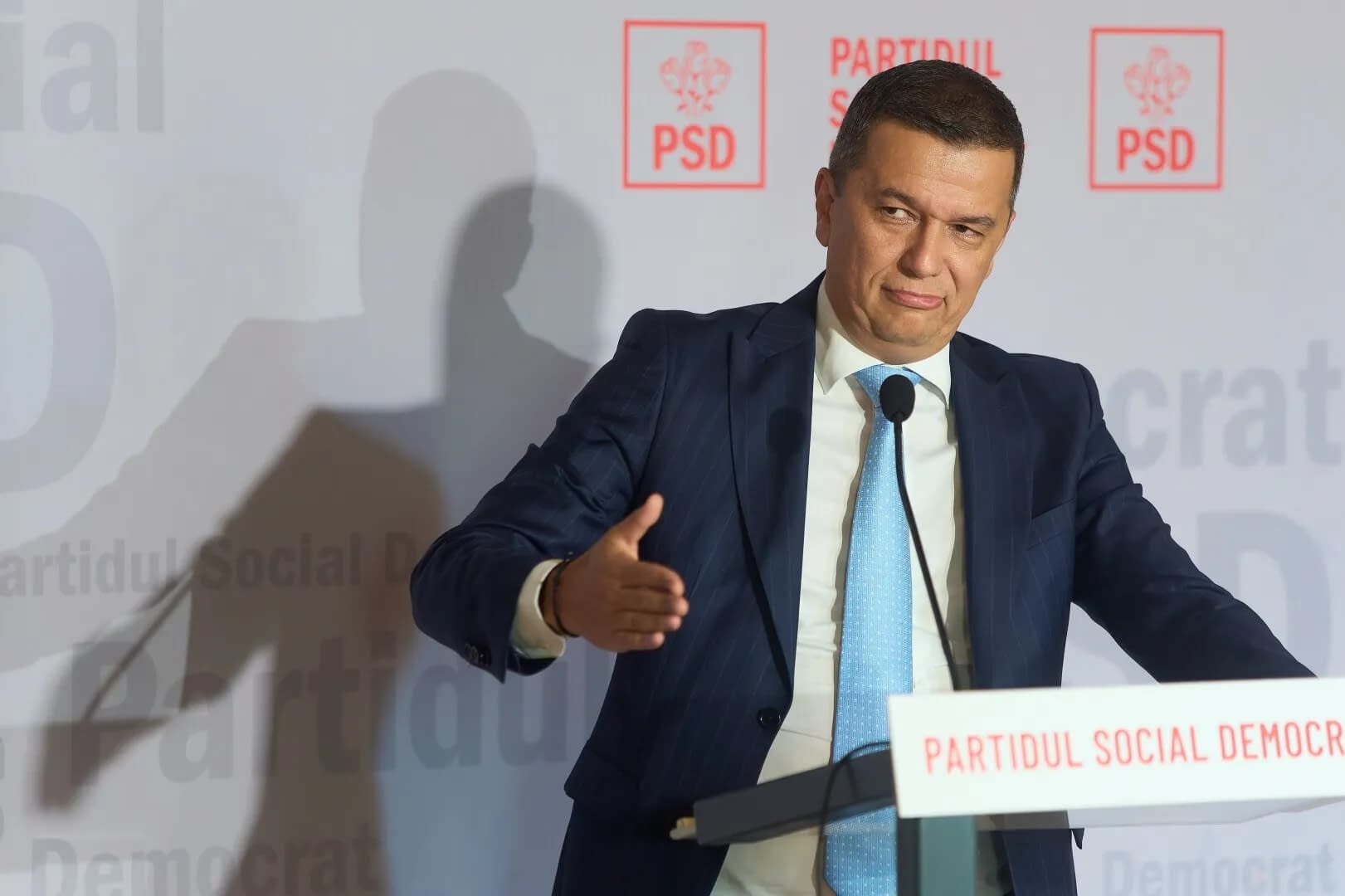 VIDEO Sorin Grindeanu, gest surprinzător pentru Titus Corlățean după retragerea acestuia din cursa pentru șefia PSD: ‘Oferta mea rămâne deschisă’ VIDEO Sorin Grindeanu, gest surprinzător pentru Titus Corlățean după retragerea acestuia din cursa pentru șefia PSD: ‘Oferta mea rămâne deschisă’