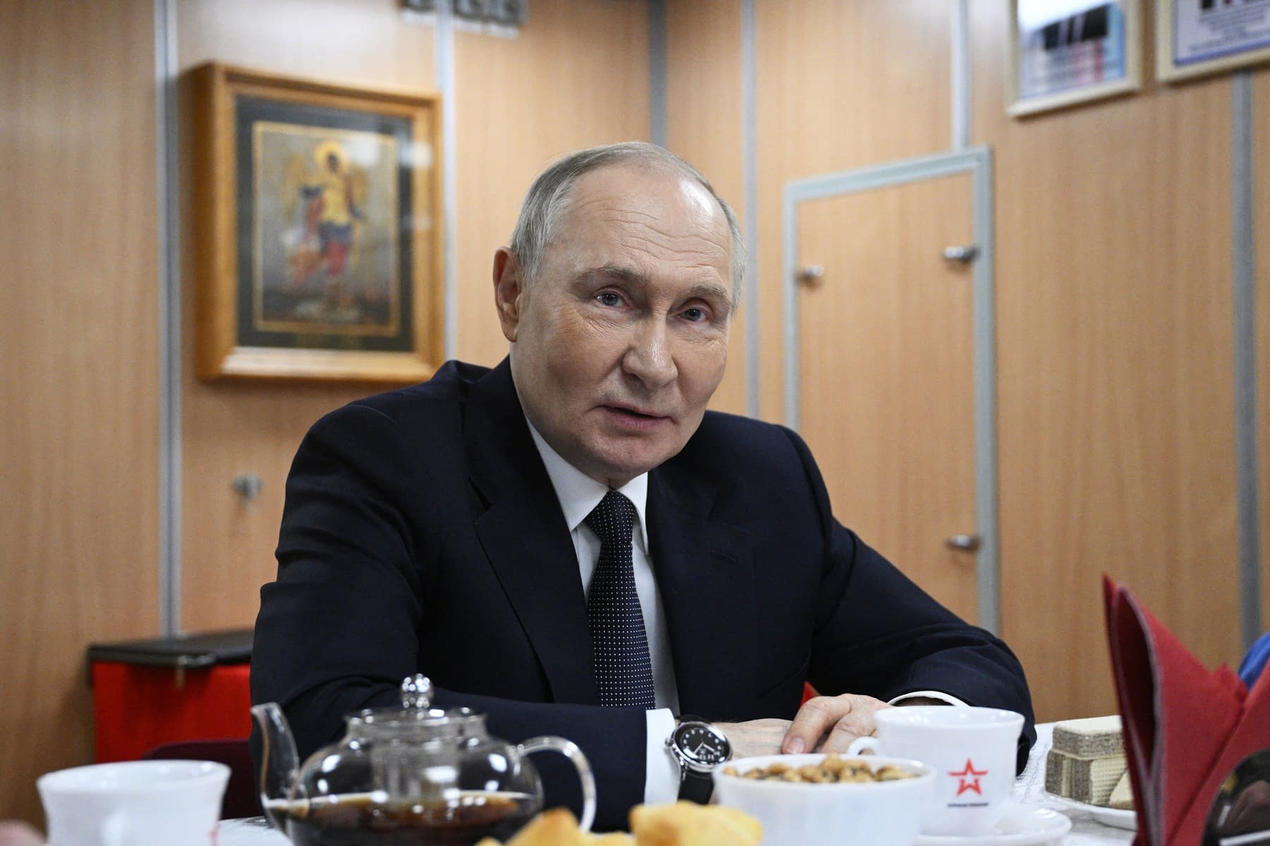 Vladimir Putin lansează o nouă strategie pentru Ucraina, care implică SUA și Occidentul. „Apoi începem discuțiile despre un tratat de pace”