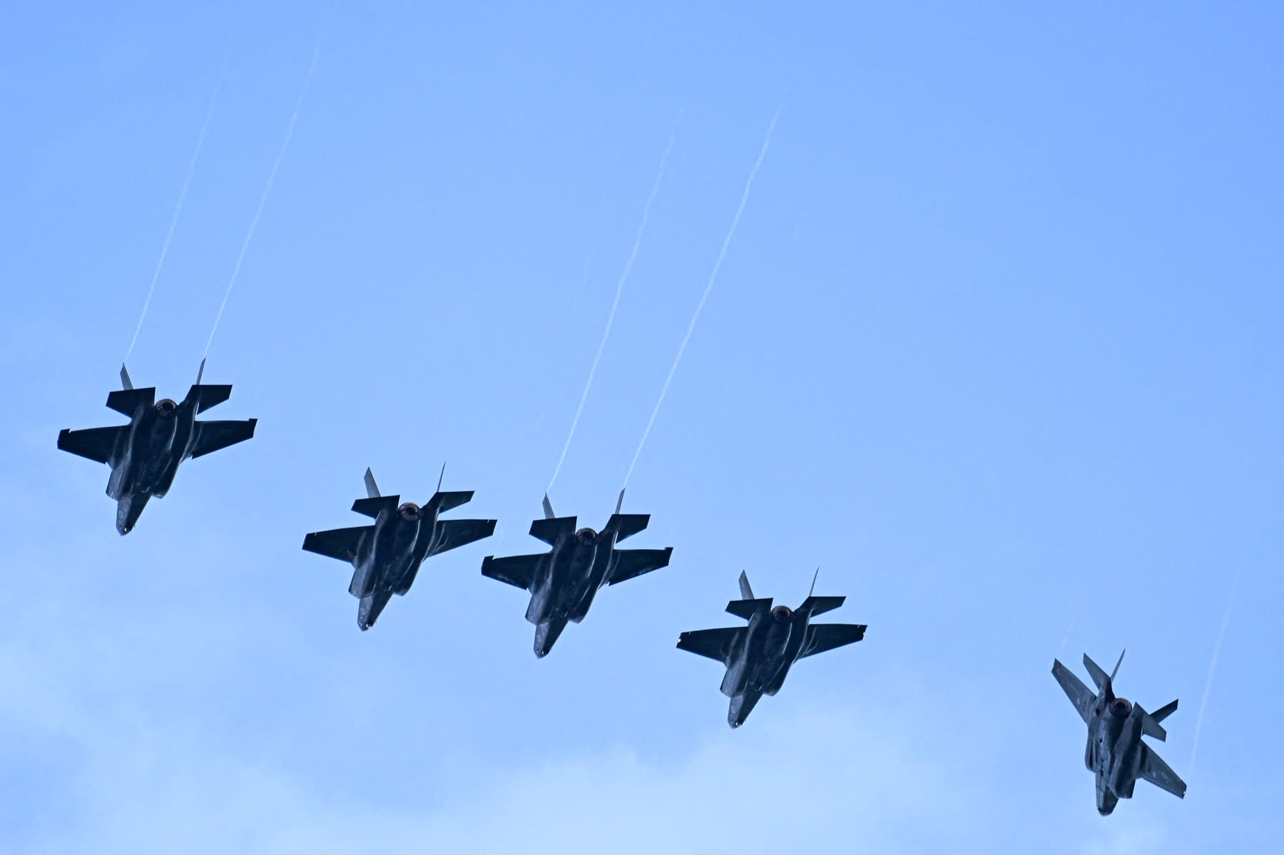 VIDEO „Al doilea atac kinetic” al armatei americane. Trump publică imagini cu bombardamentul, după o mare desfășurare de avioane invizibile F-35