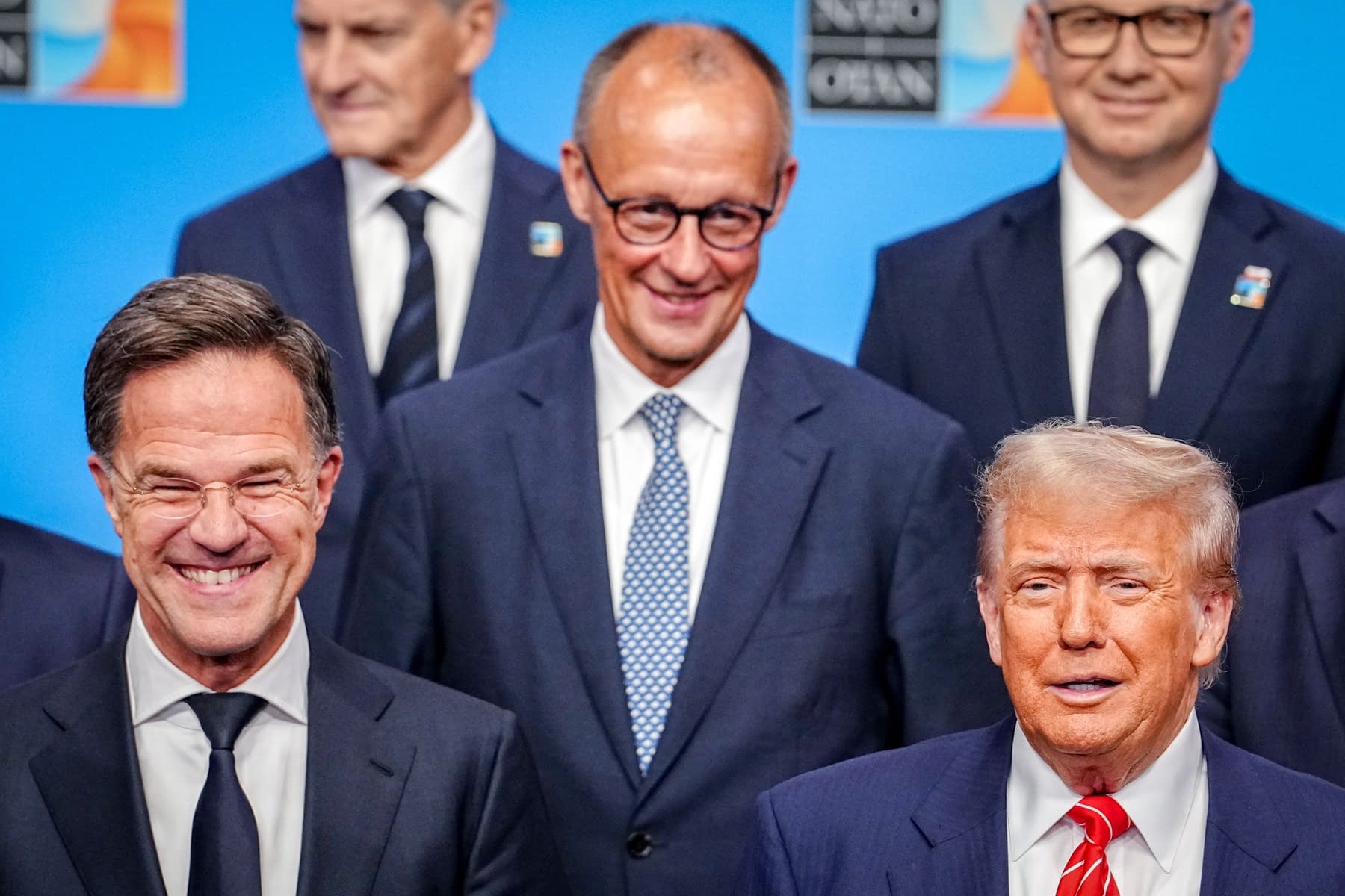 Culisele neștiute despre cum a întors Trump armele împotriva lui Putin. Intervențiile-cheie care au răsturnat situația Culisele neștiute despre cum a întors Trump armele împotriva lui Putin. Intervențiile-cheie care au răsturnat situația