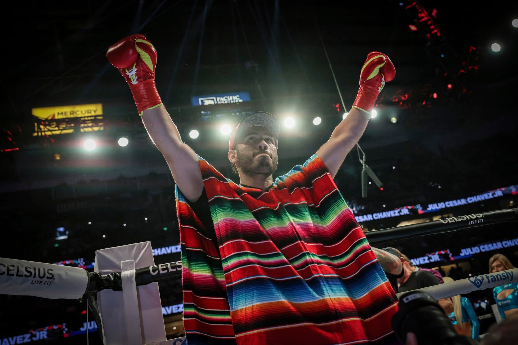 Pugilist de renume, de 4 ori campion, arestat imediat după deportare. Acuzații că a fost un „sicario” al temutului cartel Sinaloa Pugilist de renume, de 4 ori campion, arestat imediat după deportare. Acuzații că a fost un „sicario” al temutului cartel Sinaloa