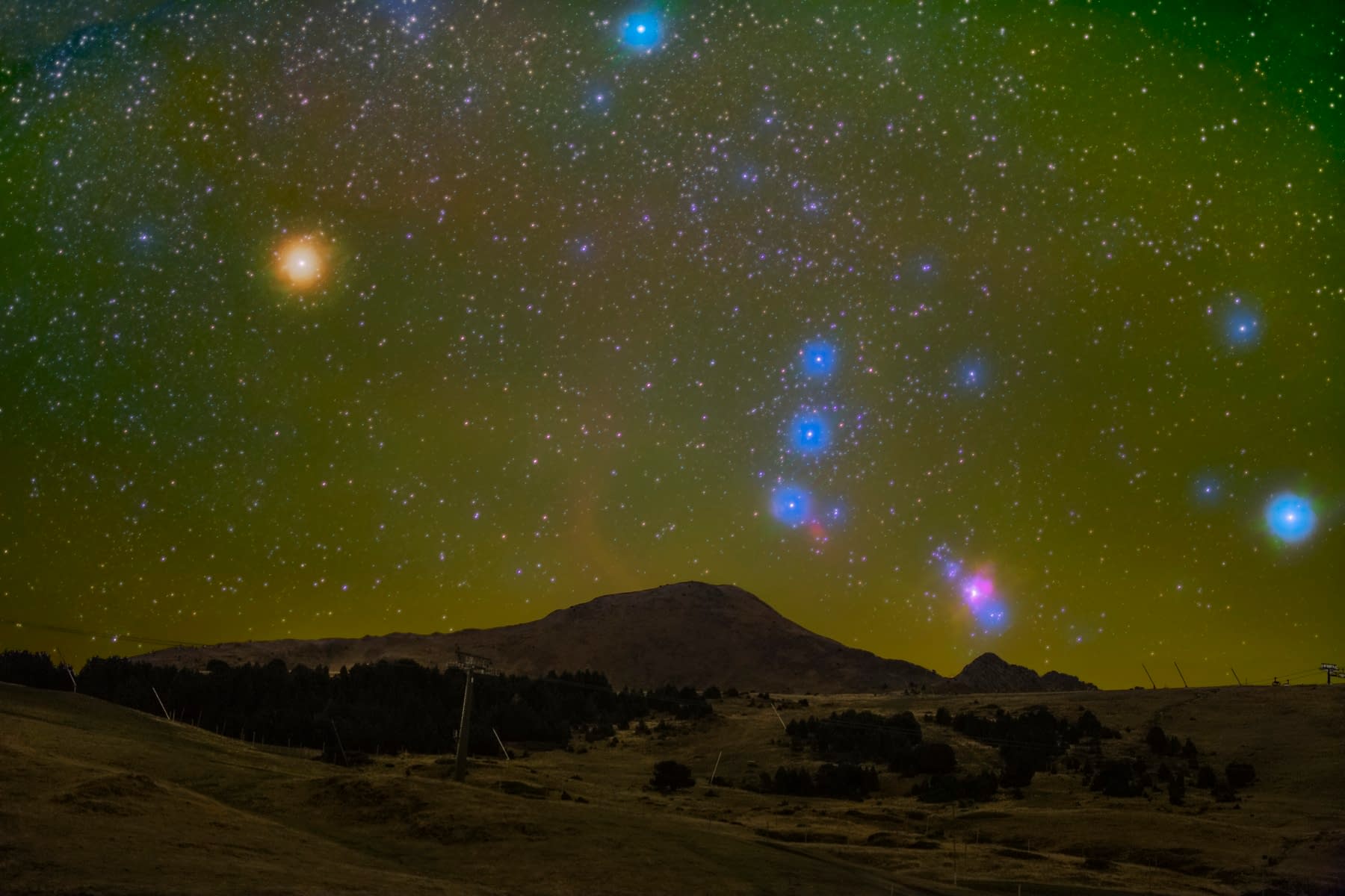 Ploaia de meteori orionide: Când este vizibil în România acest fenomen astronomic Ploaia de meteori orionide: Când este vizibil în România acest fenomen astronomic