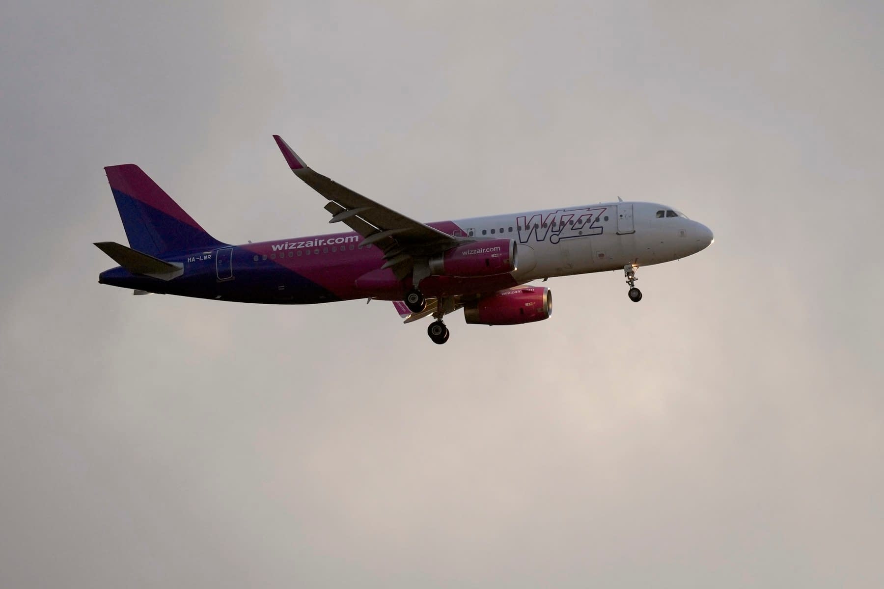 Airbus recheamă urgent peste 6.000 de avioane A320. Compania Wizz Air, printre cele afectate / Ce probleme au fost identificate