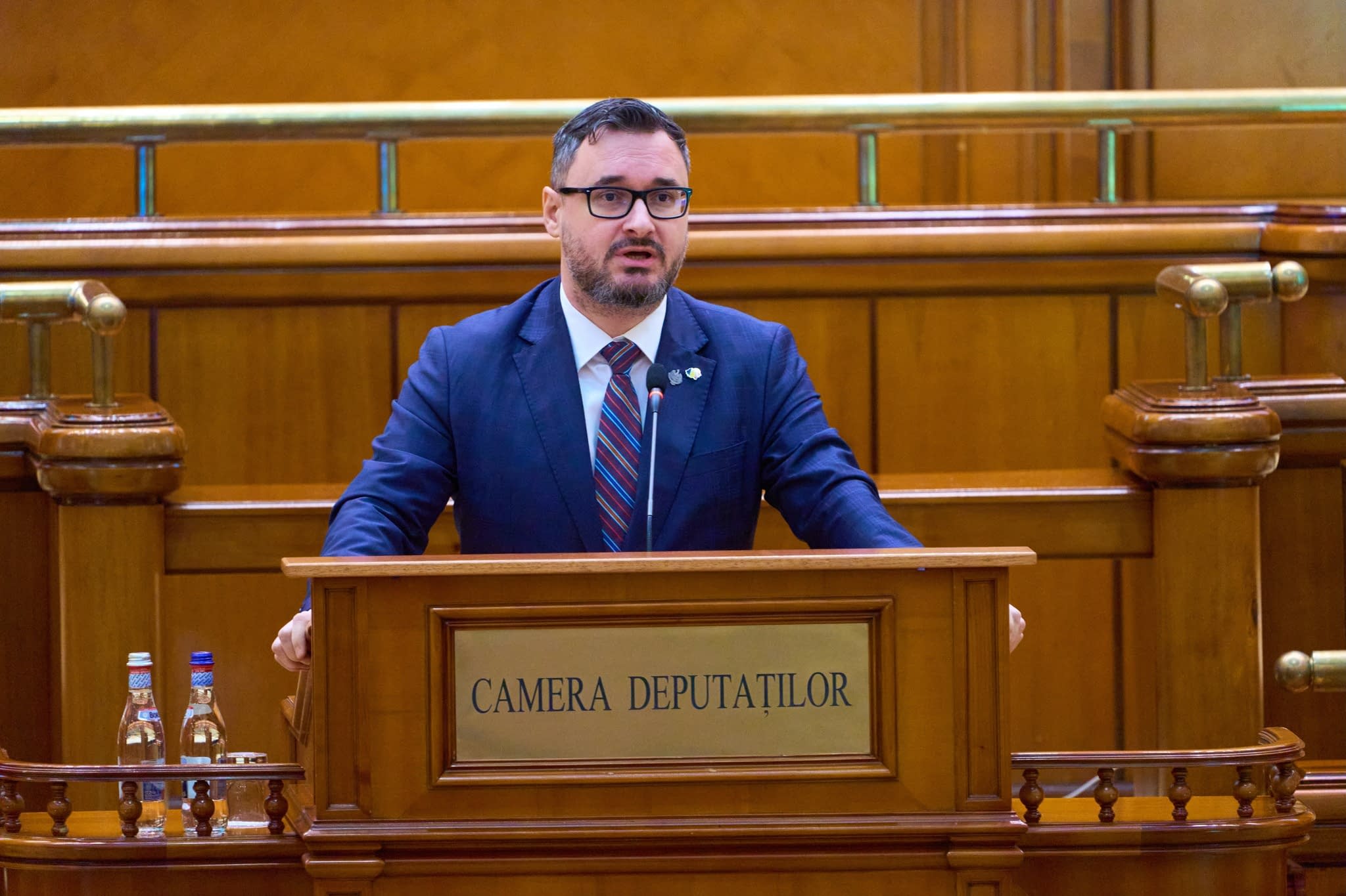 USR Tineret cere demisia deputatului AUR Dan Tanasă: „Principalul vector de ură împotriva imigranților”, după ce un livrator străin a fost atacat în București USR Tineret cere demisia deputatului AUR Dan Tanasă: „Principalul vector de ură împotriva imigranților”, după ce un livrator străin a fost atacat în București