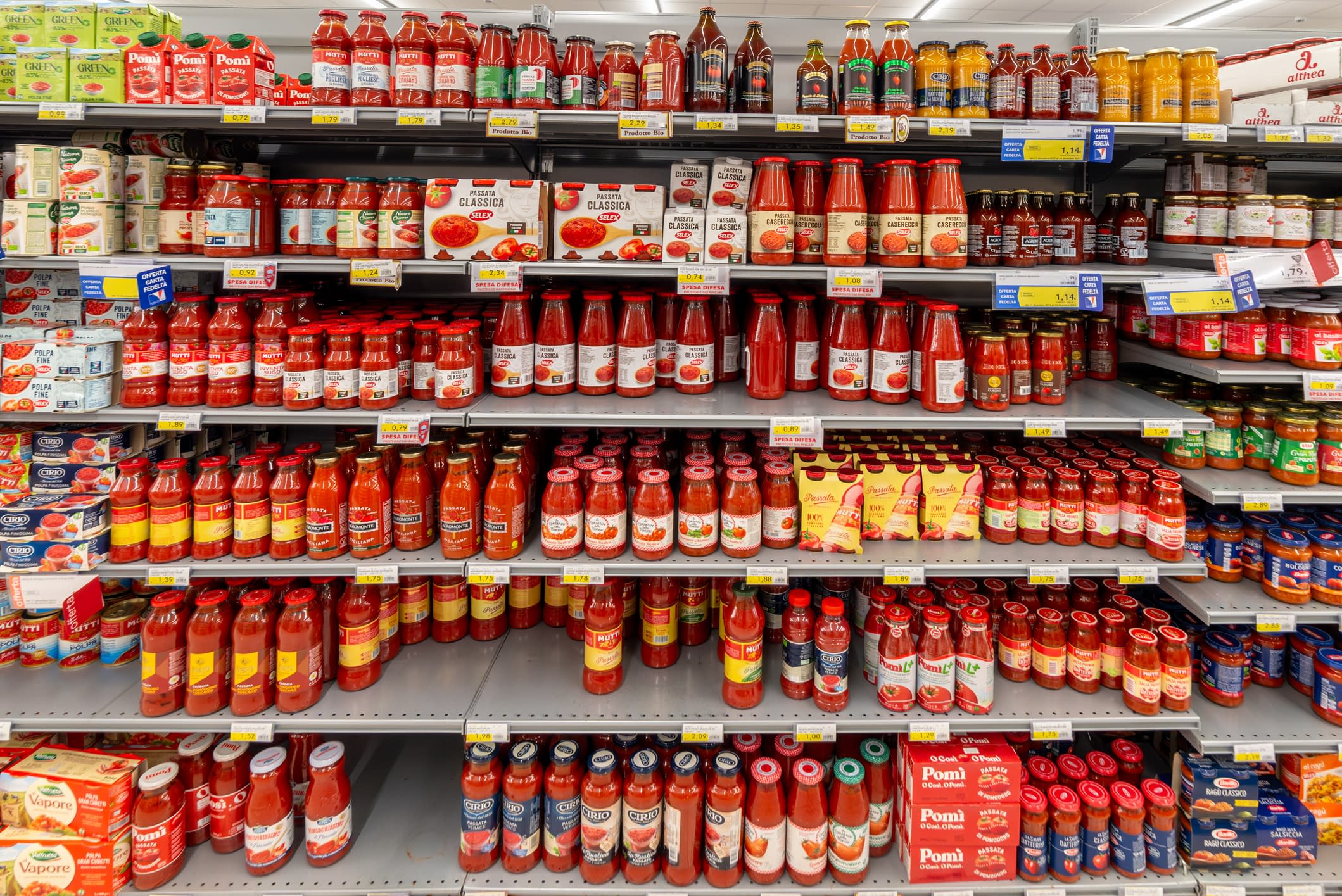 Zeci de tone de bulion, etichetate drept „Made in Italy” dar care veneau din Bulgaria, confiscate la intrarea în Peninsulă Zeci de tone de bulion, etichetate drept „Made in Italy” dar care veneau din Bulgaria, confiscate la intrarea în Peninsulă