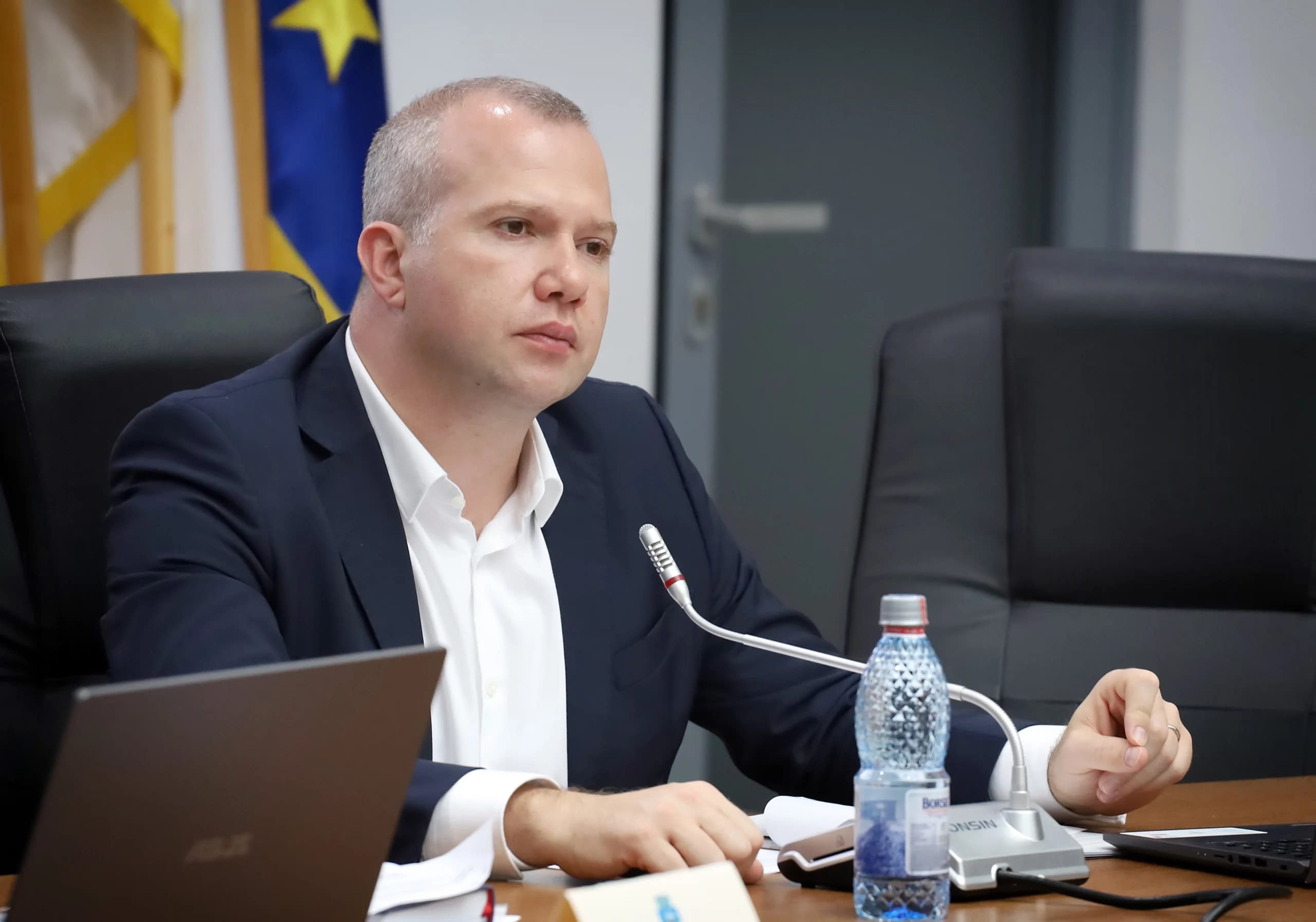 Vicepreşedintele PSD, despre amânarea Ordonanţei 52: ‘E efectiv de noaptea minţii ce se întâmplă’ Vicepreşedintele PSD, despre amânarea Ordonanţei 52: ‘E efectiv de noaptea minţii ce se întâmplă’