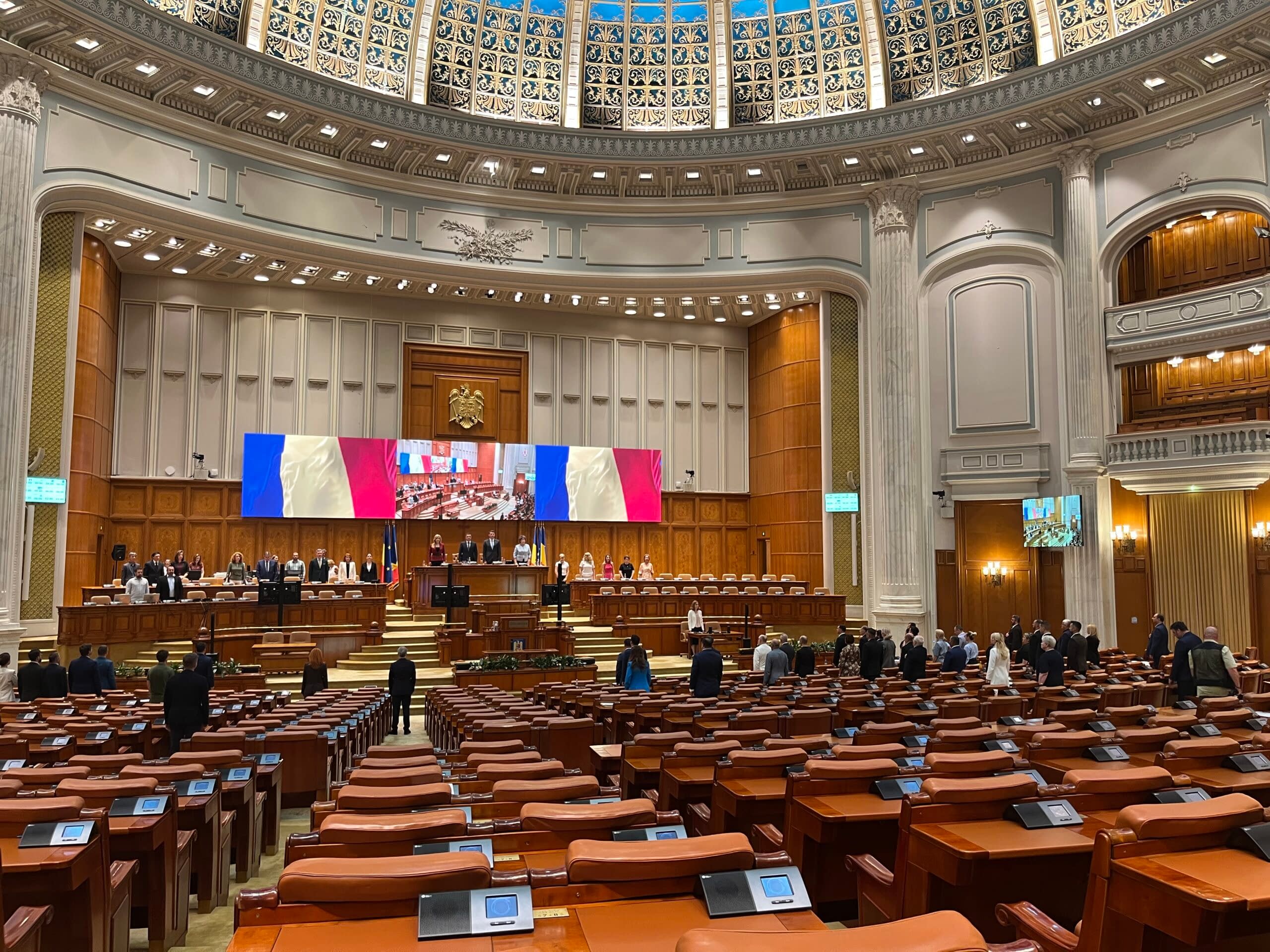 Parlamentarii, obligați să declare cu cine se întâlnesc pentru a discuta despre proiecte de legi: „Nu e dictatură, e transparență” / Legea a fost adoptată de Parlament Parlamentarii, obligați să declare cu cine se întâlnesc pentru a discuta despre proiecte de legi: „Nu e dictatură, e transparență” / Legea a fost adoptată de Parlament