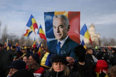 Noi incidente la protestul organizat de Călin Georgescu: jurnaliștii de la RTV au fost hărțuiți de manifestanți