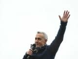 Surpriză. Călin Georgescu și-a anunțat fanii de la protestul AUR din București că, deocamdată, nu își depune candidatura