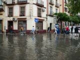 Inundații periculoase în Spania. Apa a pătruns în autobuze și într-un spital din Sevilla. FOTO