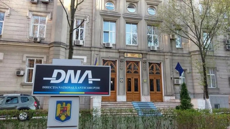 DNA a reținut patru administratori de firme de ride-sharing. Prejudiciu de zeci de milioane de lei, prin evaziune fiscală, acuză procurorii DNA a reținut patru administratori de firme de ride-sharing. Prejudiciu de zeci de milioane de lei, prin evaziune fiscală, acuză procurorii