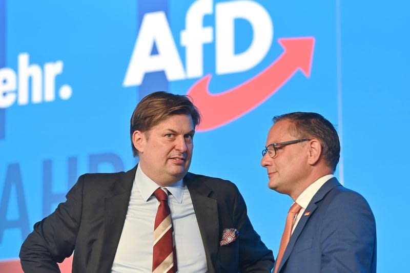 Fost asistent al unui lider AfD, condamnat la aproape cinci ani de închisoare pentru spionaj în favoarea Chinei. A colectat documente din Parlamentul European Fost asistent al unui lider AfD, condamnat la aproape cinci ani de închisoare pentru spionaj în favoarea Chinei. A colectat documente din Parlamentul European