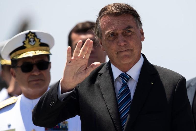 Jair Bolsonaro a încercat să distrugă brățara electronică cu aparatul de sudură. Explicațiile date de fostul președinte brazilian în fața instanței Jair Bolsonaro a încercat să distrugă brățara electronică cu aparatul de sudură. Explicațiile date de fostul președinte brazilian în fața instanței