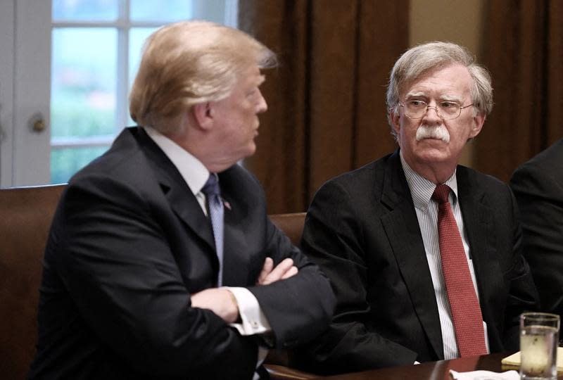 John Bolton, fost consilier al lui Donald Trump, a fost pus sub acuzare. Al treilea adversar politic important care este vizat penal în ultimele săptămâni John Bolton, fost consilier al lui Donald Trump, a fost pus sub acuzare. Al treilea adversar politic important care este vizat penal în ultimele săptămâni
