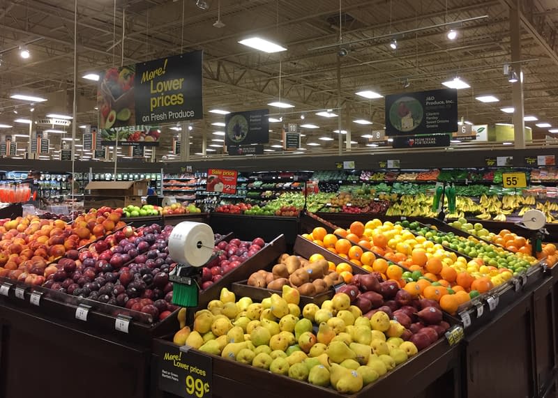 Trump reduce tarifele vamale pentru zeci de produse. Casa Albă publică lista alimentelor care scapă cu totul de taxe